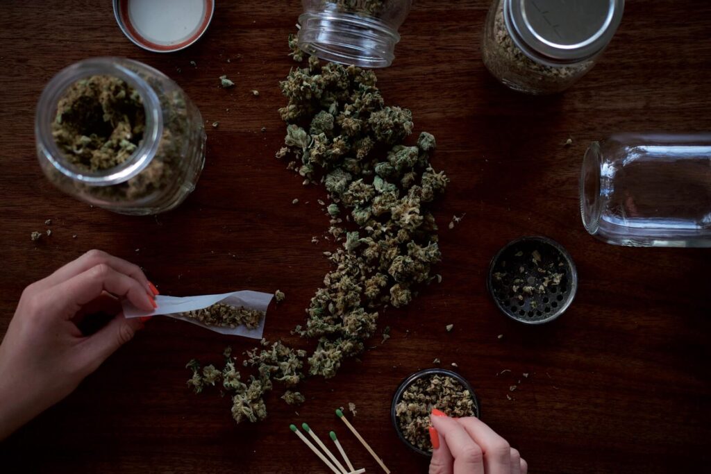 How to grind weed without grinder